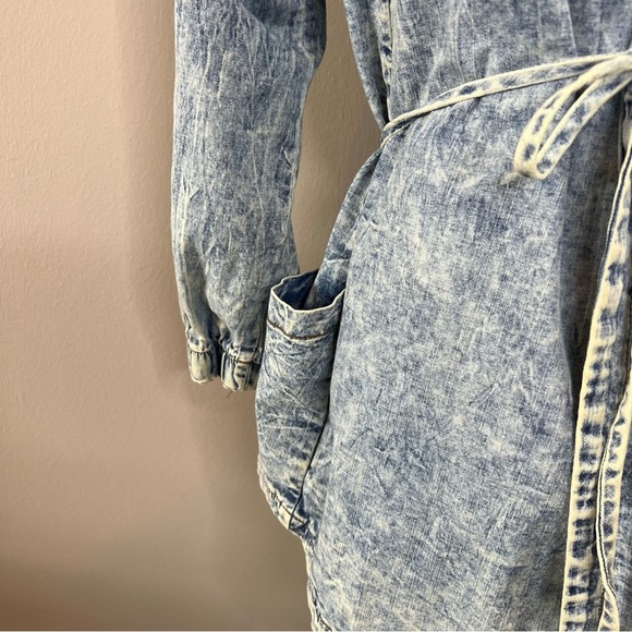 Vibrant M.i.u Hooded Acid Wash Denim Lightweight Jacket - Picture 6 of 13